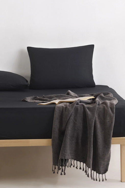 Çift Kişilik Doğal Pamuk Akfil Kumaş Siyah Lastikli Çarşaf Seti 2 Yastıklı 160x200